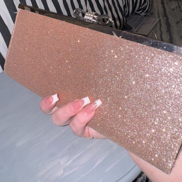 I.N.C. International Concepts
Carolyn Glitter Clutch Rose Gold - Picture 11 of 14